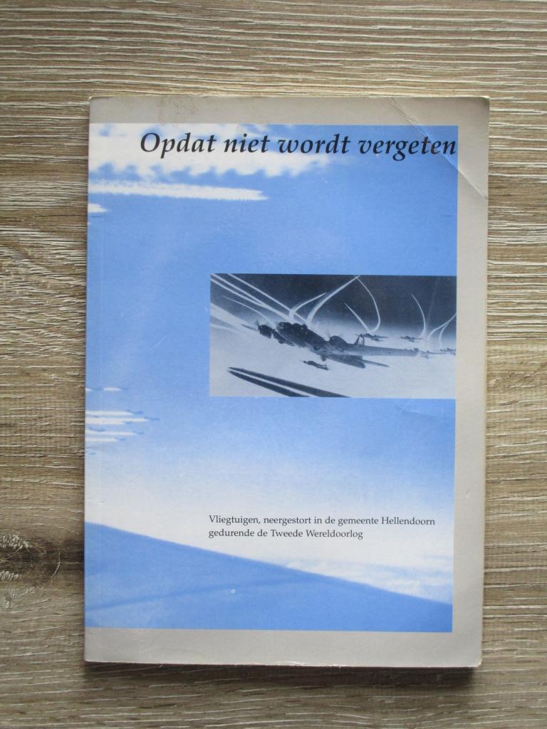 Opdat niet wordt vergeten. Vliegtuigen, neergestort in de, Ophalen of Verzenden, Gelezen