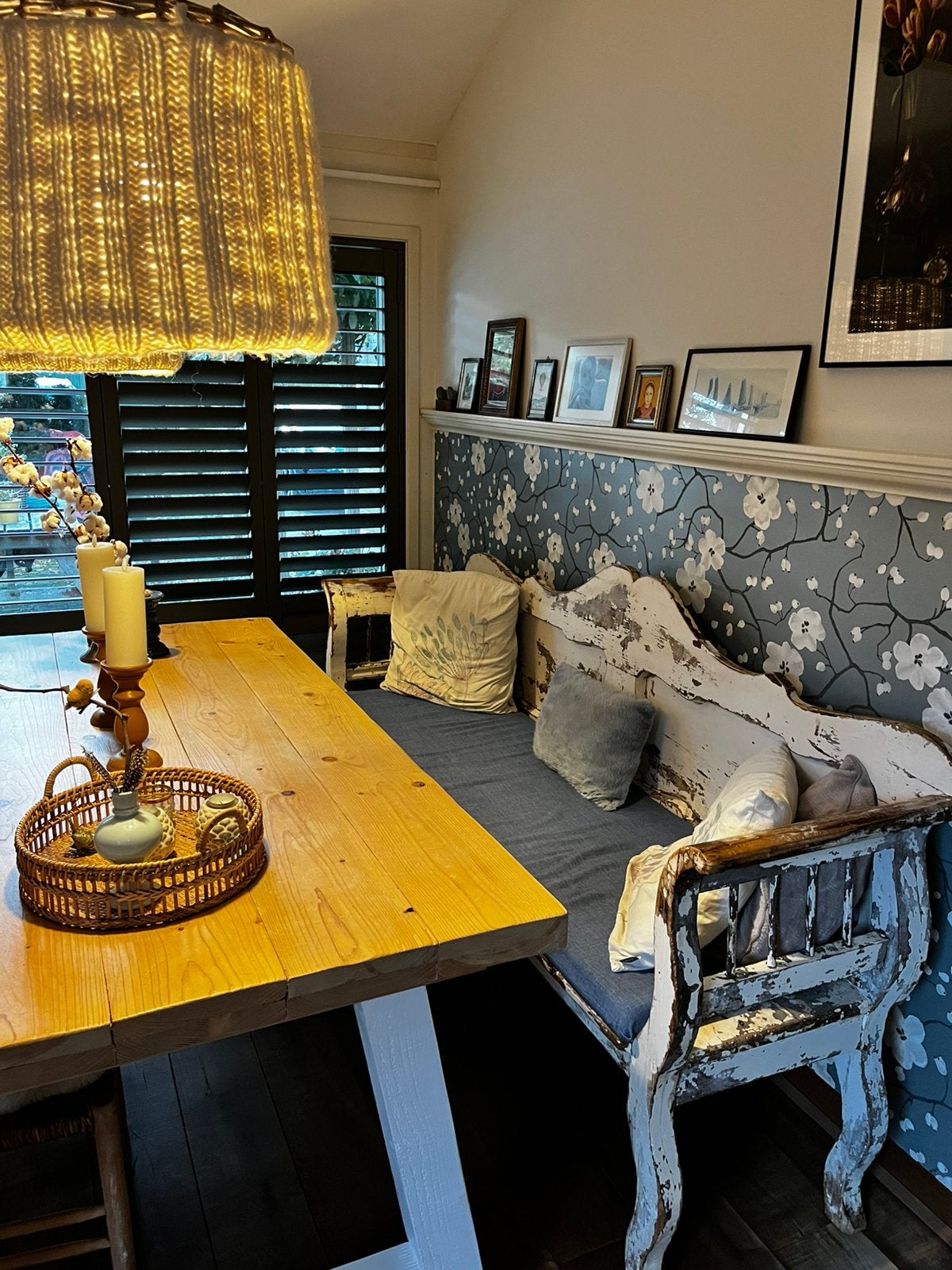 Antieke houten bank met verweerde look, Ophalen