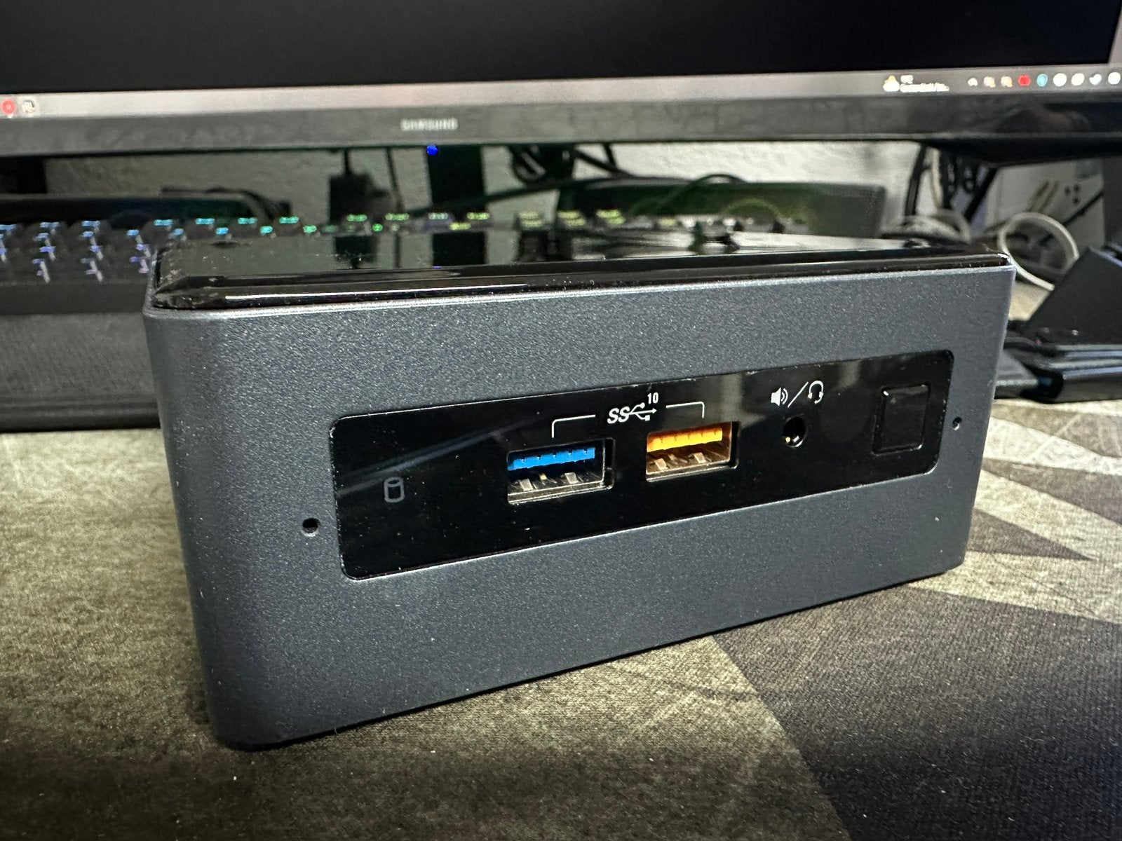 Intel NUC8i7BEH 8th gen i7 - Barebone - hoog model, Computers en Software, Ophalen of Verzenden, Gebruikt, 4 Ghz of meer