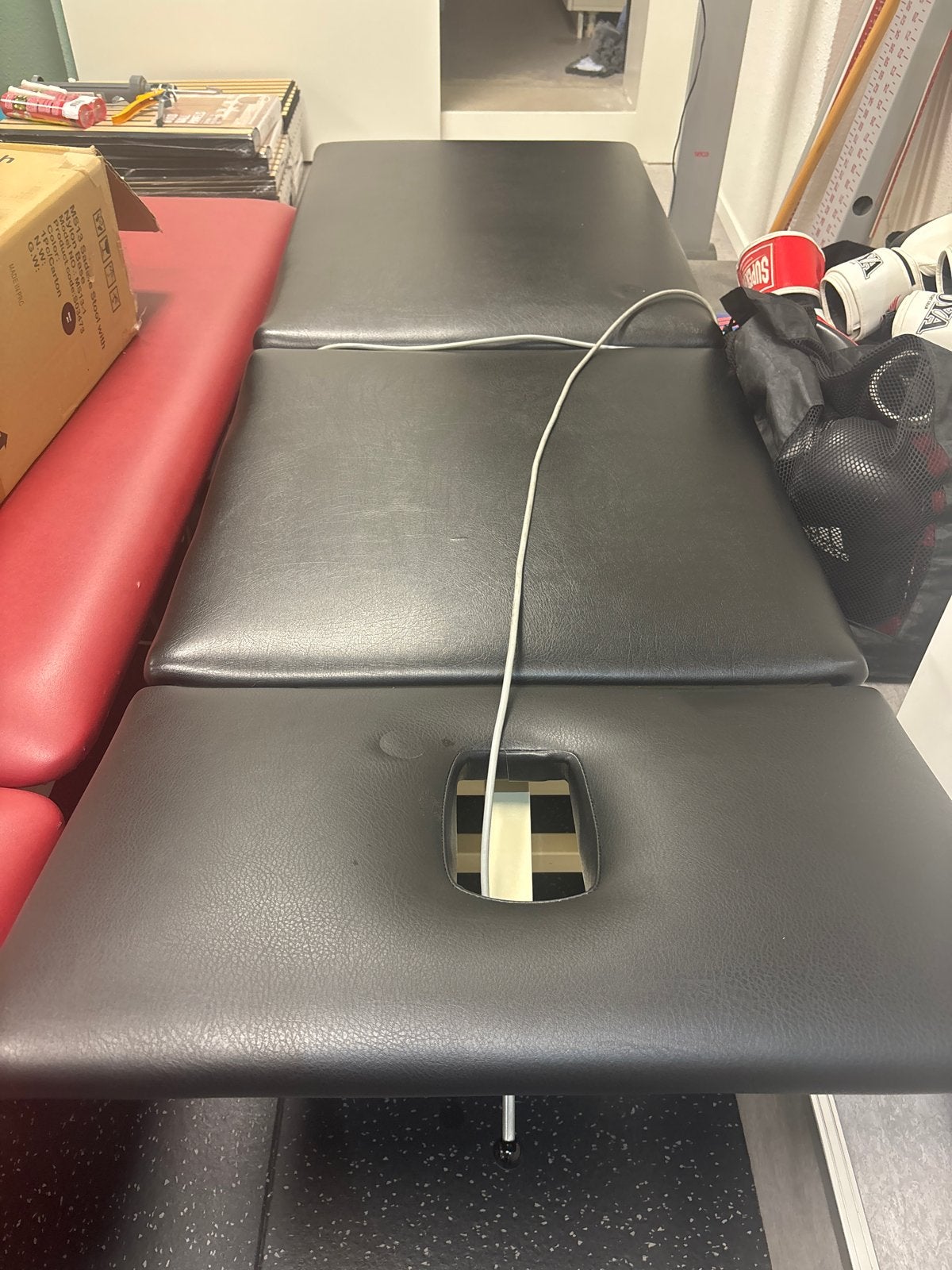 Zwart massagebed/behandelbank met verstelbare rugleuning, Ophalen, Gebruikt, Massagetafel