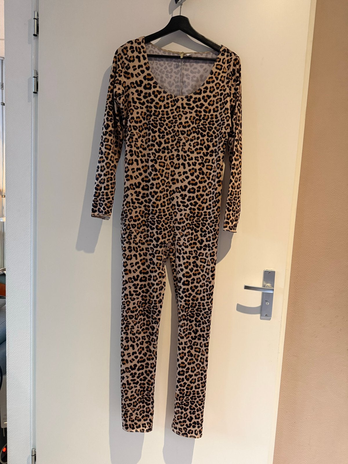 Zwarte jumpsuit en luipaardprint jumpsuit, Ophalen of Verzenden, Gebruikt, Feestartikel, Halloween of Griezel