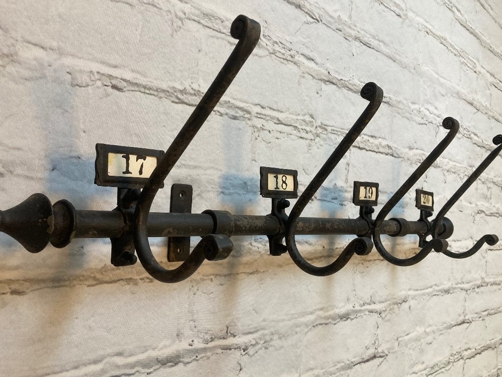 Stoere Industriële Metalen Wandkapstok met Nummers, Wandkapstok, Ophalen of Verzenden, Zo goed als nieuw, Minder dan 100 cm