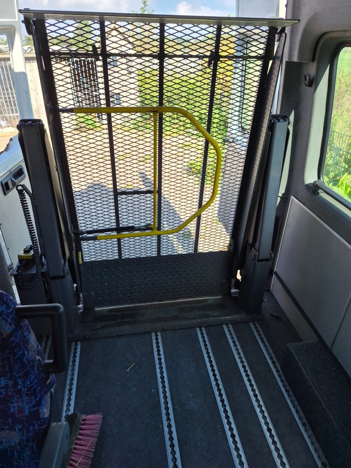 Invalide lift voor in bus elektrice, Ophalen, Zo goed als nieuw