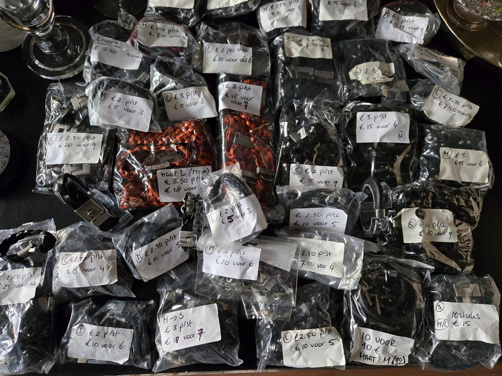 Grote partij lederen armbanden - ideaal voor braderie, Ophalen of Verzenden, Nieuw, Overige kleuren