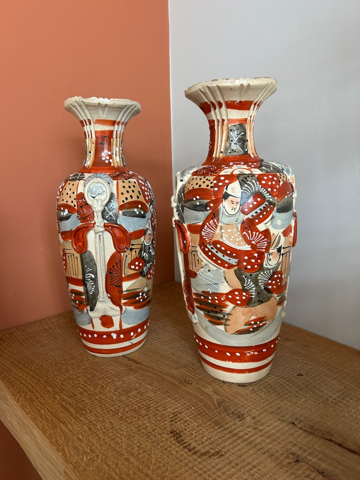 2 gedecoreerde vazen, Antiek en Kunst, Antiek | Vazen, Ophalen of Verzenden