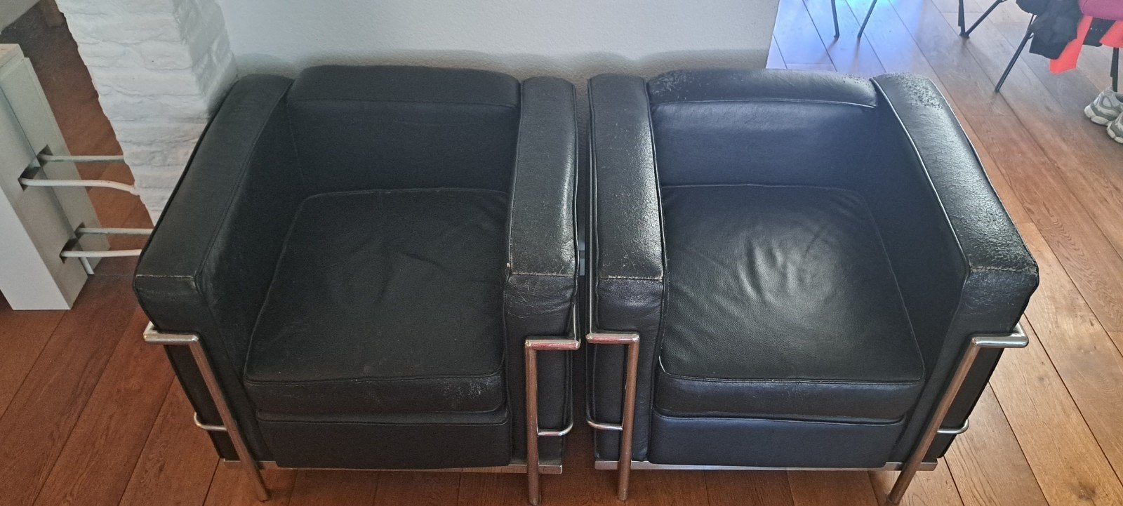 2 mooie stoelen,helaas beetje beschadigd, Ophalen