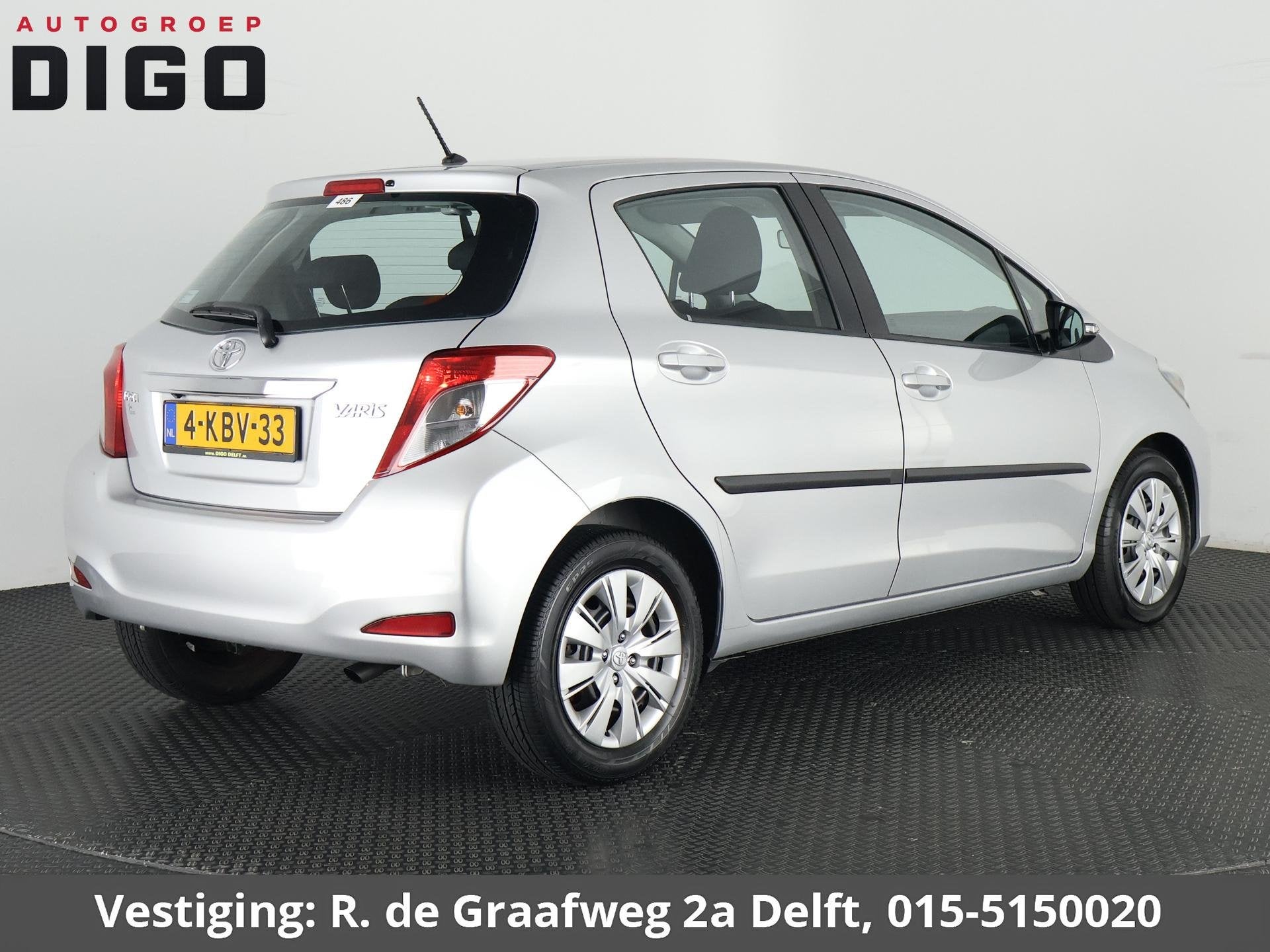 Toyota Yaris 1.3 VVT-i Aspiration | Navigatie | Cruise Contr, Auto's, Stof, Zwart, 4 cilinders, Bedrijf