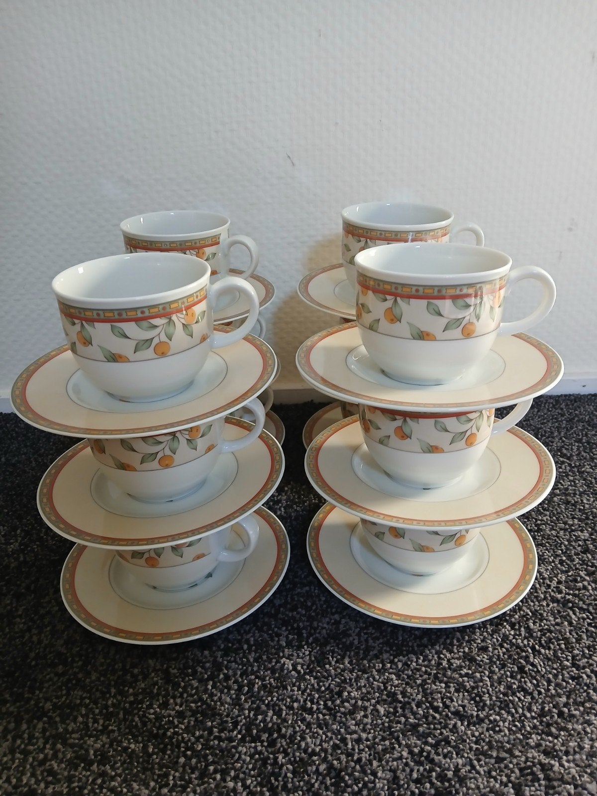 12 kop en schotels Koffietijd servies., Ophalen of Verzenden, Zo goed als nieuw, Overige stijlen, Kop(pen) en/of Schotel(s)