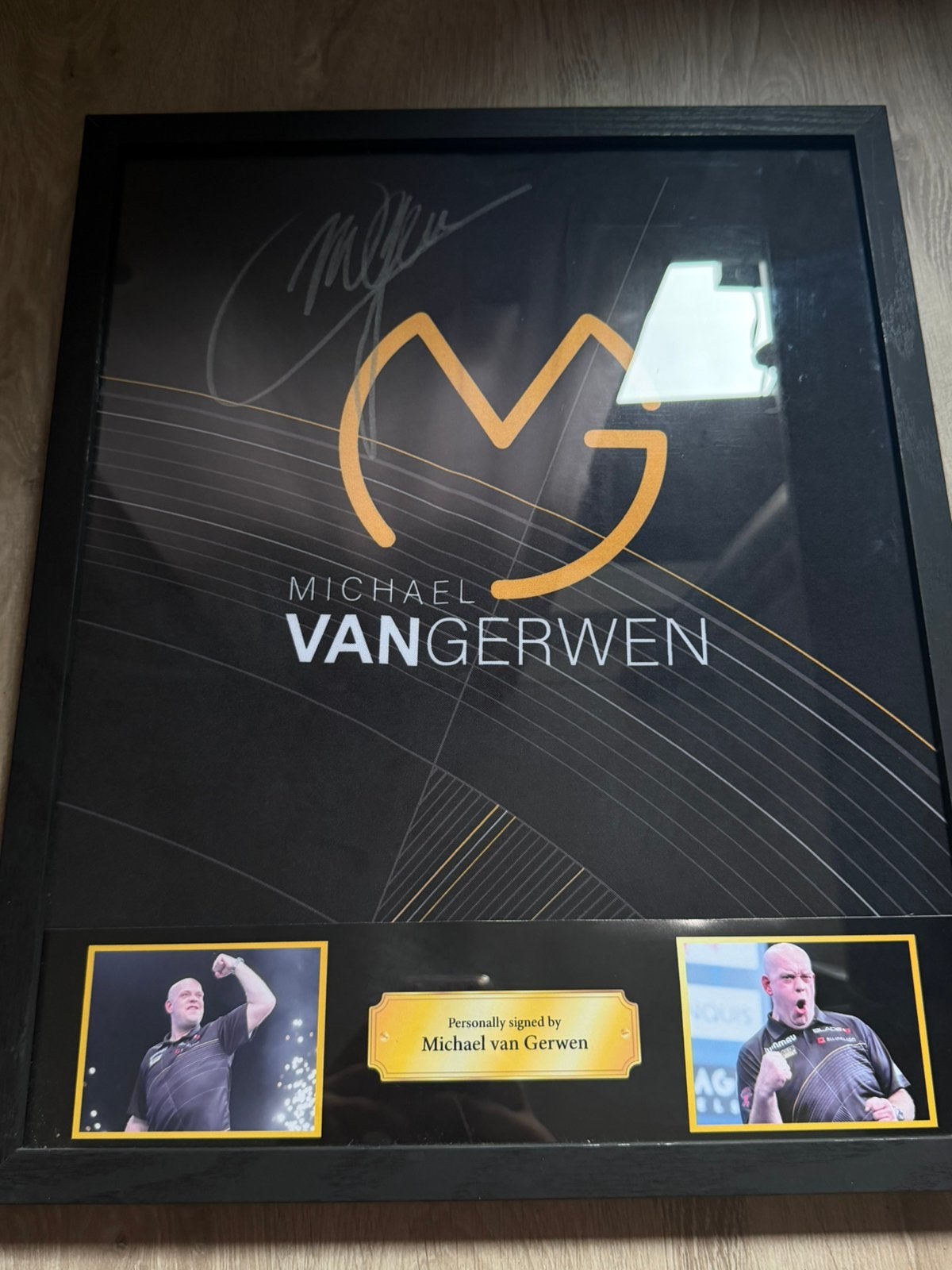 Michael van Gerwen Gesigneerde MVG Limited Edition Tour Polo, Ophalen, Zo goed als nieuw, Pijlen