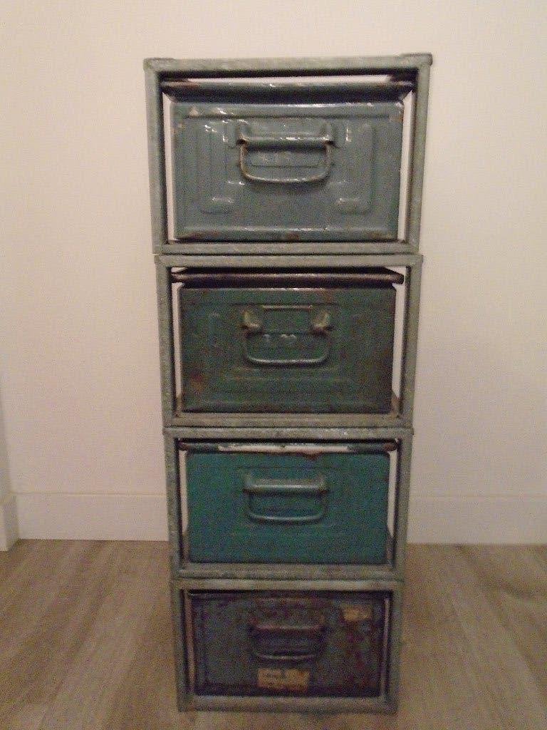 Stapelbare ijzeren lades/kisten - Industrieel design, Huis en Inrichting, Ophalen, Minder dan 50 cm, Gebruikt, 3 of 4 laden