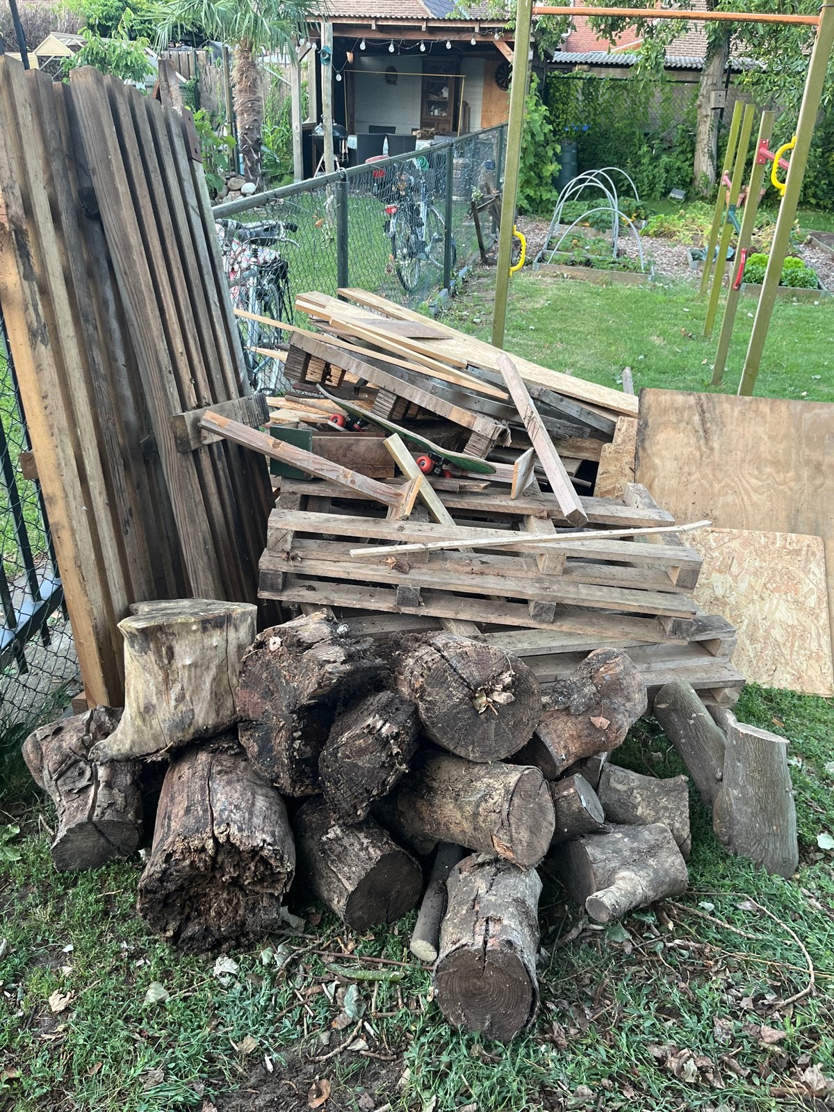 Diverse partij hout: planken, balken, pallets en stammen, Ophalen, Gebruikt, Balk, Overige houtsoorten