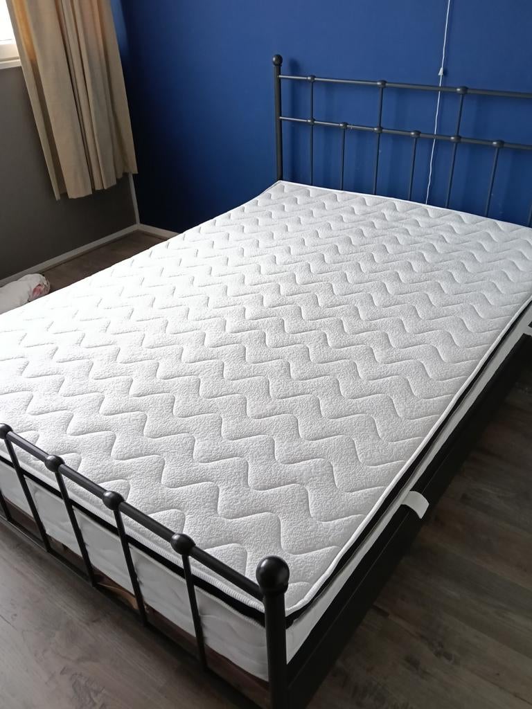 Compleet bed. 140/200 met topper, dekbed, Auping spiraal ., Huis en Inrichting, Wit, Tweepersoons, Zo goed als nieuw, 200 cm