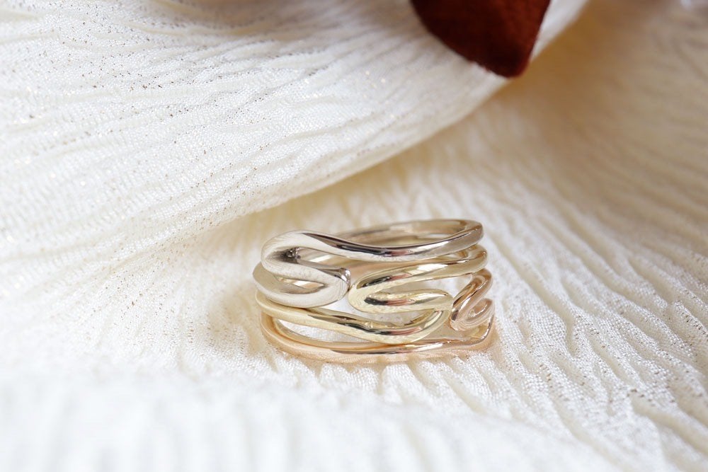 14 Karaat Gouden Ring Tricolor – Brede Damesring, 18 tot 19, Mokieno, Ophalen of Verzenden, Zo goed als nieuw