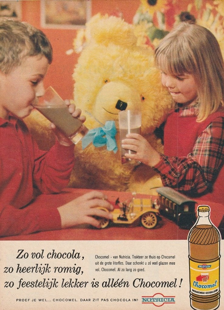 Retro reclame 1966 Nutricia Chocomel jongetje meisje beer, Verzenden, Huis en Inrichting