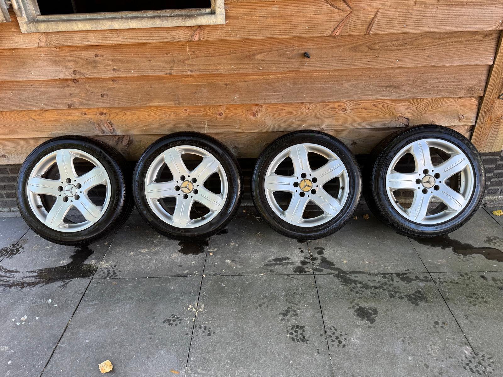 17inch lichtmetalen velgen+banden Mercedes E-klasse, Auto-onderdelen, Ophalen, 17 inch, Zomerbanden, Banden en Velgen