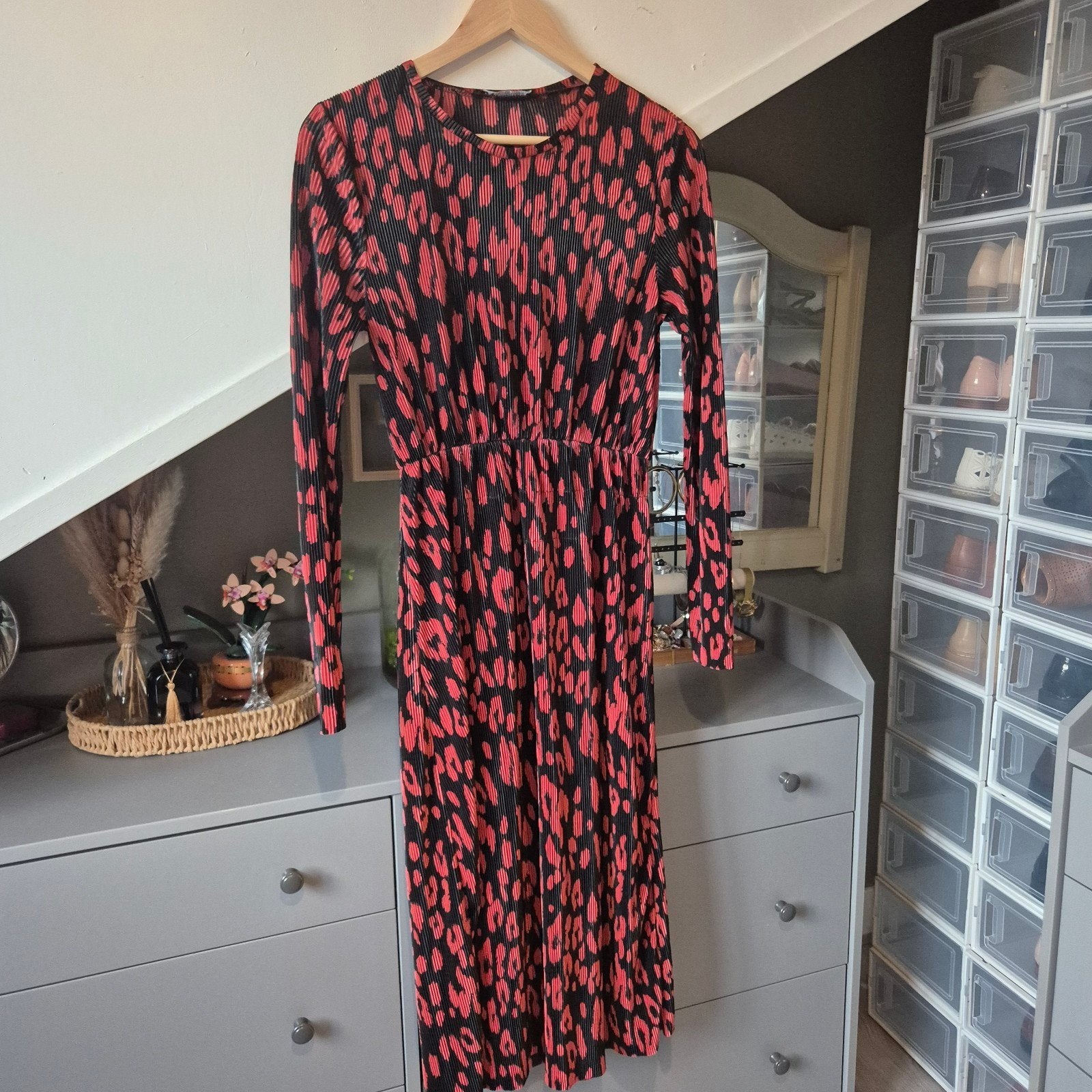 Leuk geplooid midi-jurkje van Zara M, Kleding | Dames, Maat 38/40 (M), Zara, Ophalen of Verzenden, Zo goed als nieuw