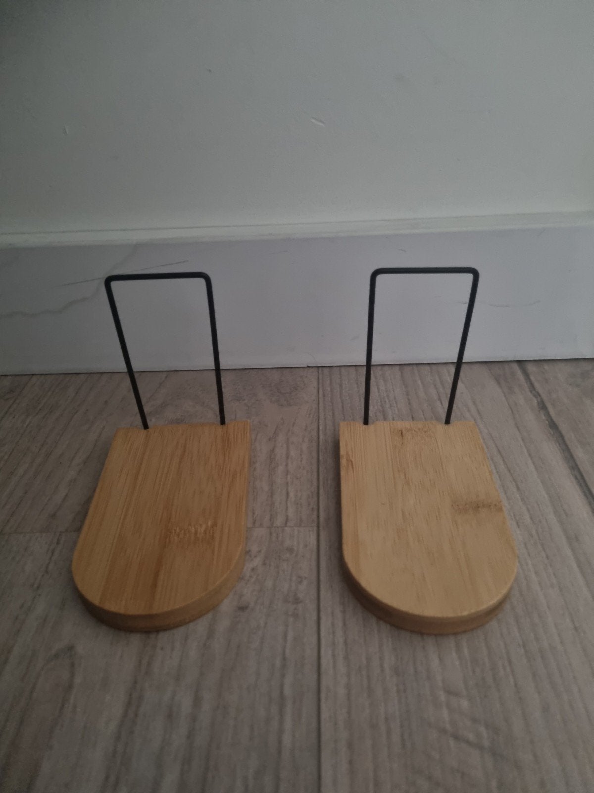 Set van 2 bamboe boekensteunen met metalen frame, Ophalen of Verzenden, Zo goed als nieuw