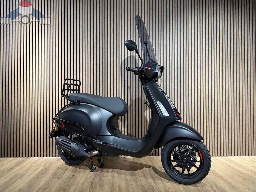 Nieuwste Vespa Sprint RST 50 Mat Zwart Custom 0 km bj. 2026, Fietsen en Brommers, Onbekend, Onbekend, VESPA