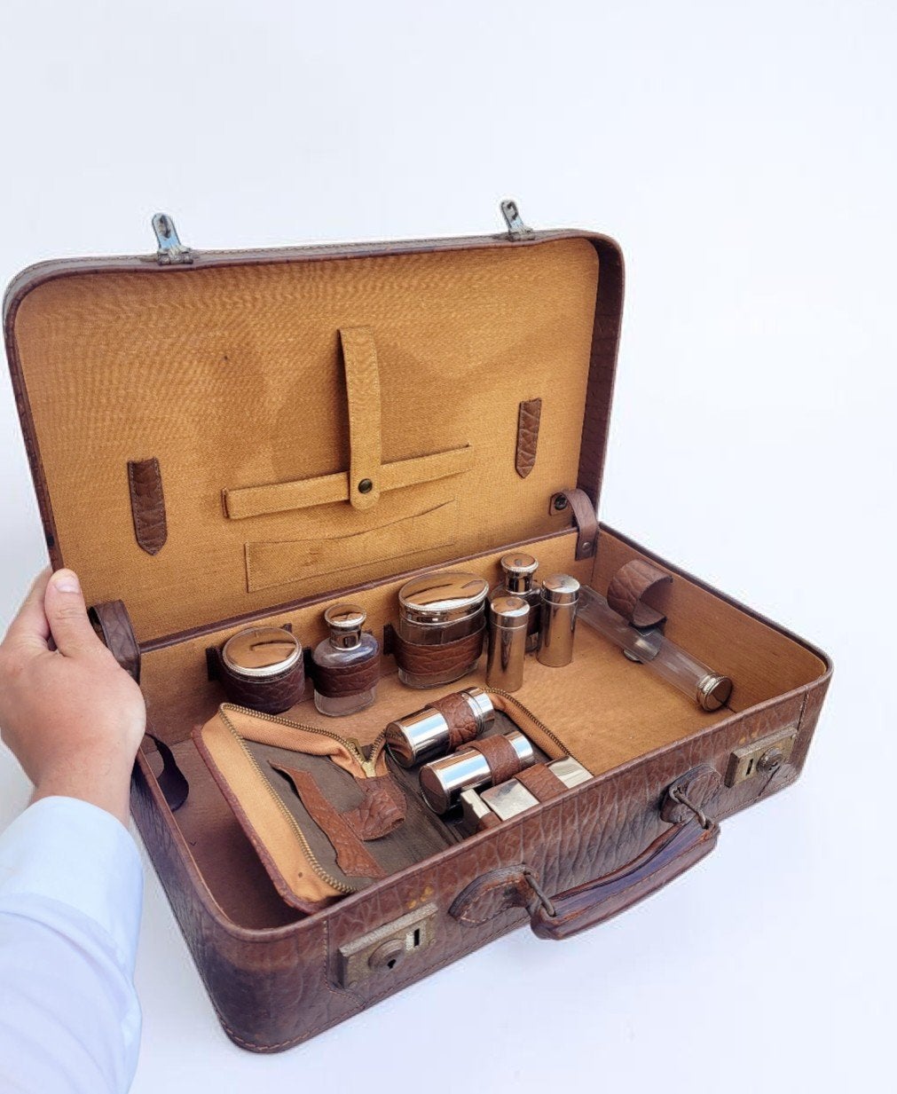 Vintage leren reiskoffer met toilettas-set en glazen flacons, Ophalen of Verzenden, Gebruikt, Bruin