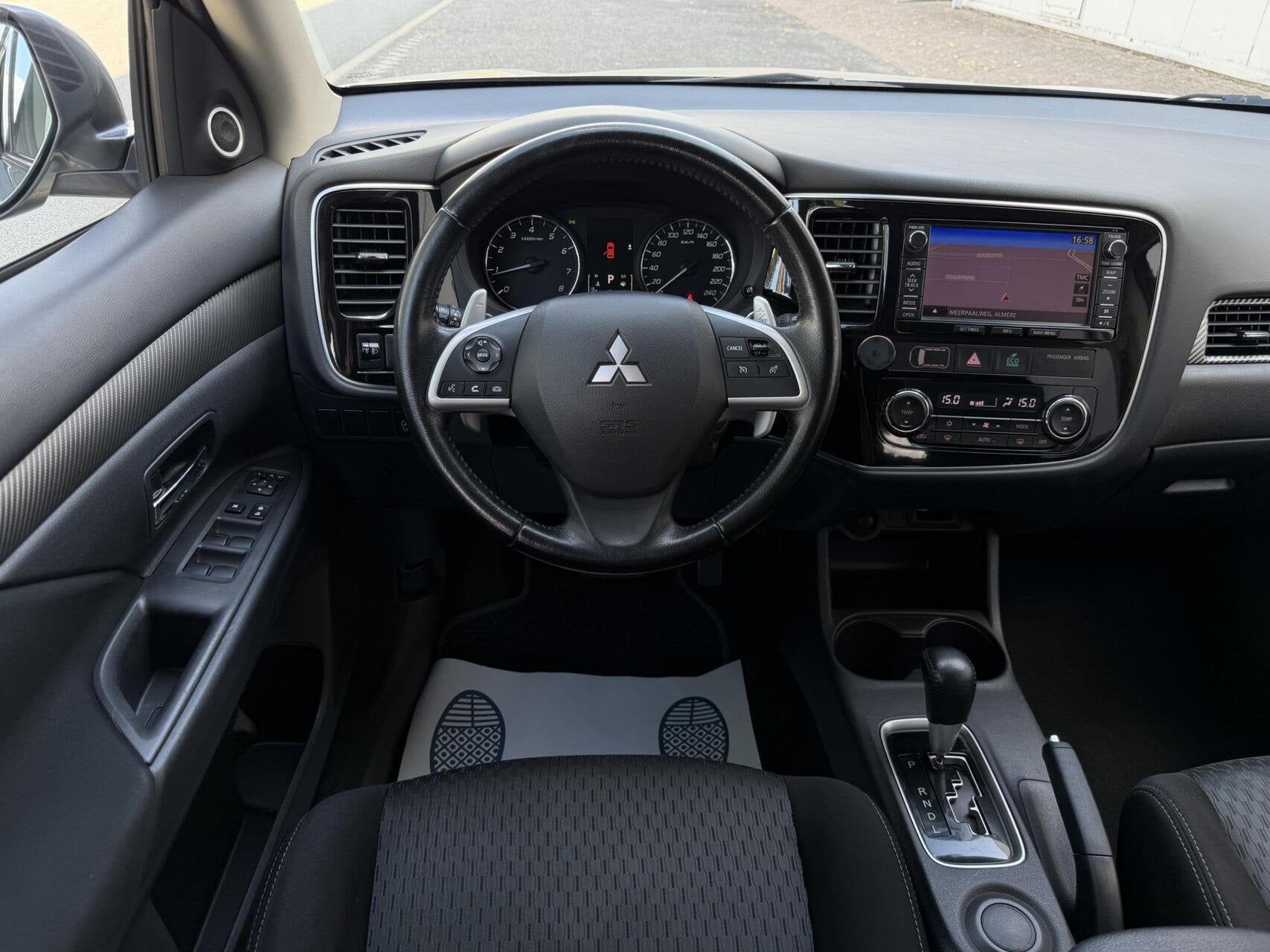 Mitsubishi Outlander 2.0 Business Edition - 7PERS/CLIMA/NAP, Auto's, 15 km/l, 4 cilinders, 150 pk, 7 stoelen