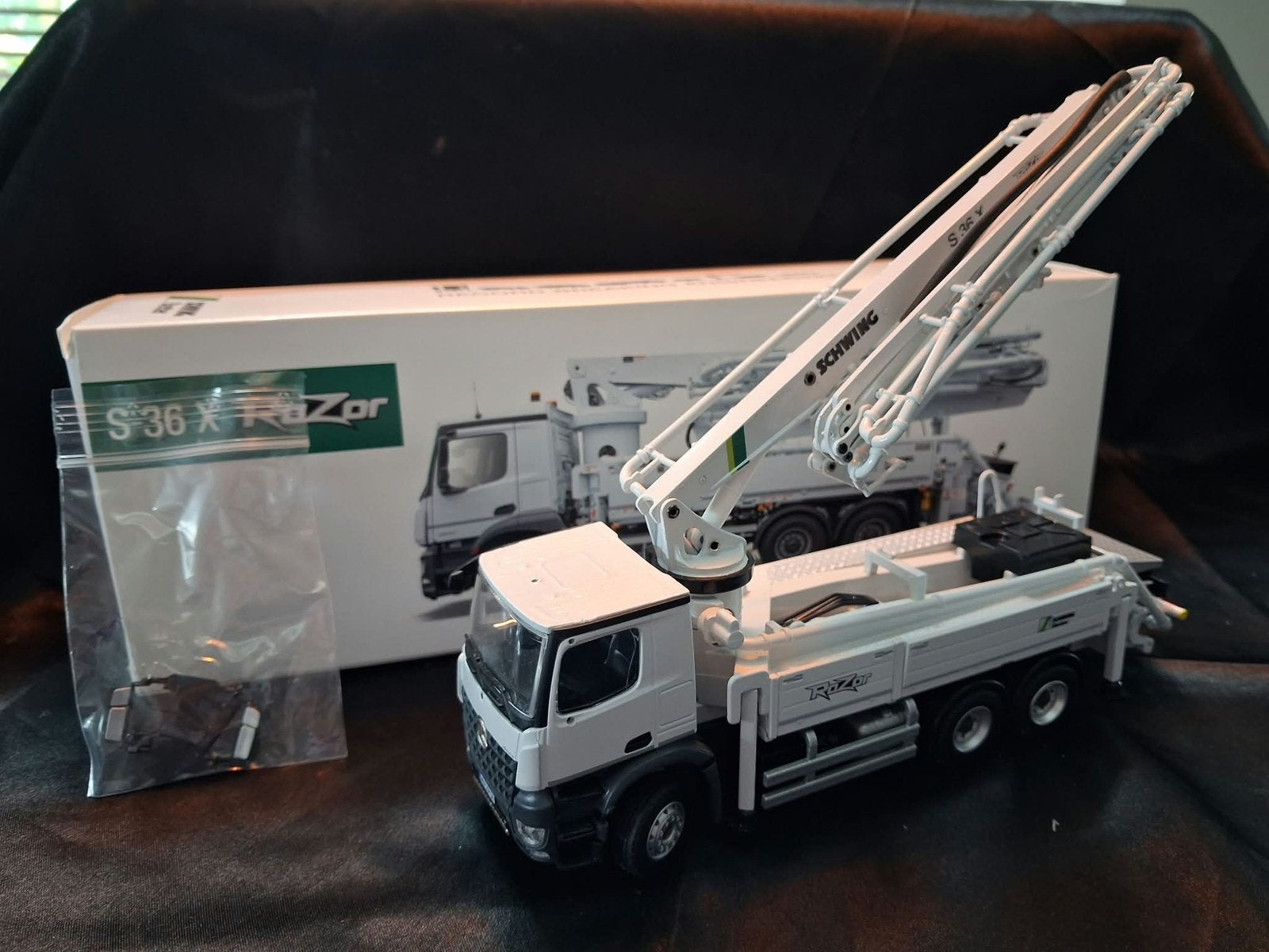 Conrad swing betonpomp, Ophalen of Verzenden, Zo goed als nieuw, Hijskraan, Tractor of Landbouw, Conrad
