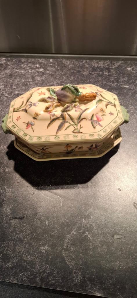 Antieke vintage terrine met bloemen en fruit, Antiek en Kunst, Antiek | Porselein, Ophalen of Verzenden