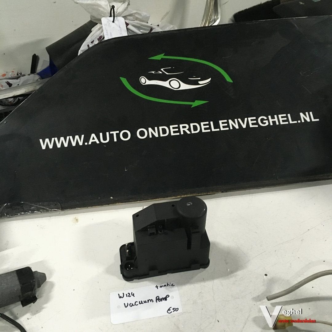 Mercedes W124 en 201 Centrale vergrendelingspomp / Vacuumpom, Auto-onderdelen, Elektronica en Kabels, Gebruikt, -, -, Ophalen of Verzenden