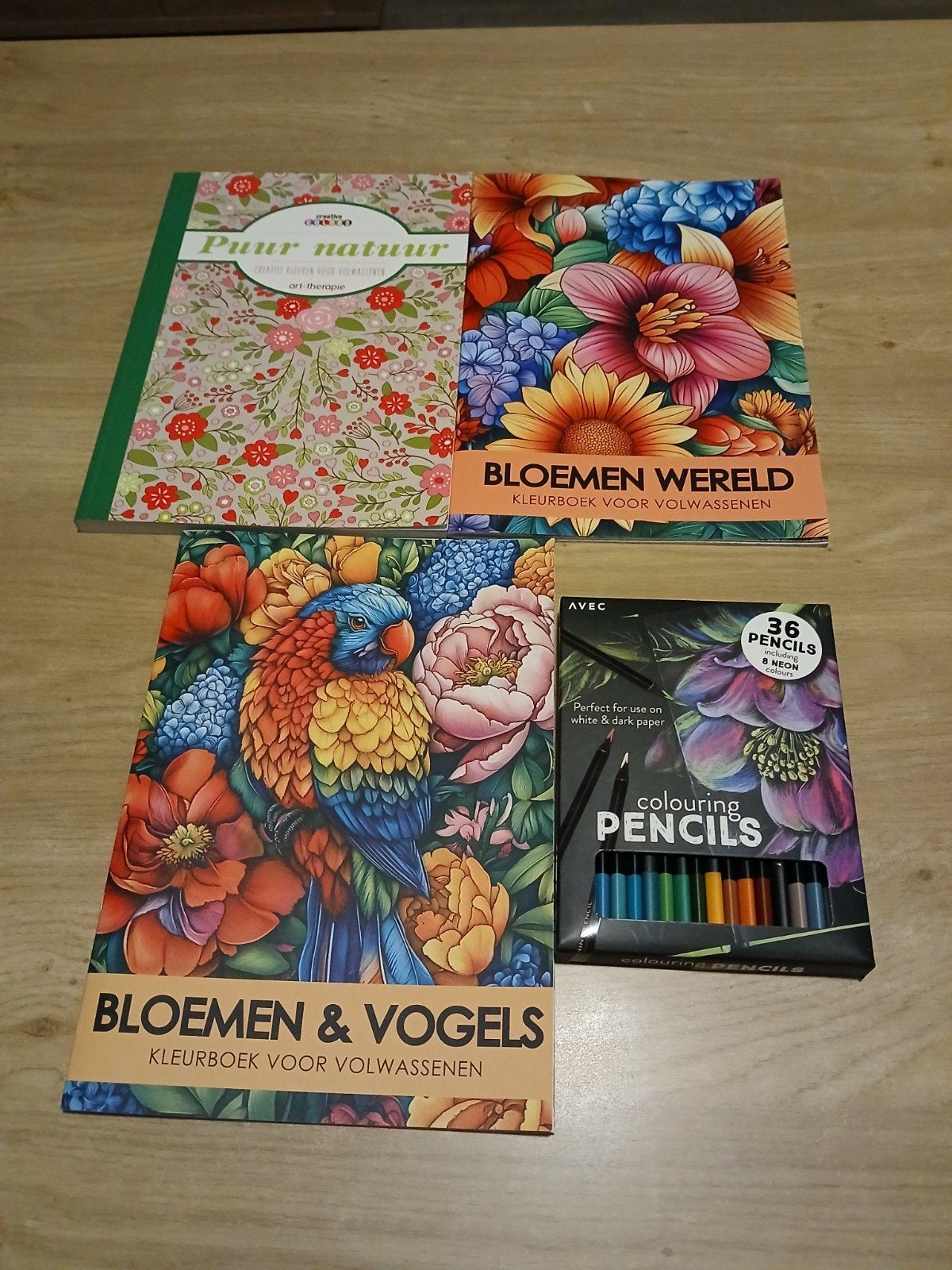 Kleuren voor volwassenen: 3 boeken & 36 kleurpotloden, Ophalen, Nieuw, Boek of Gids
