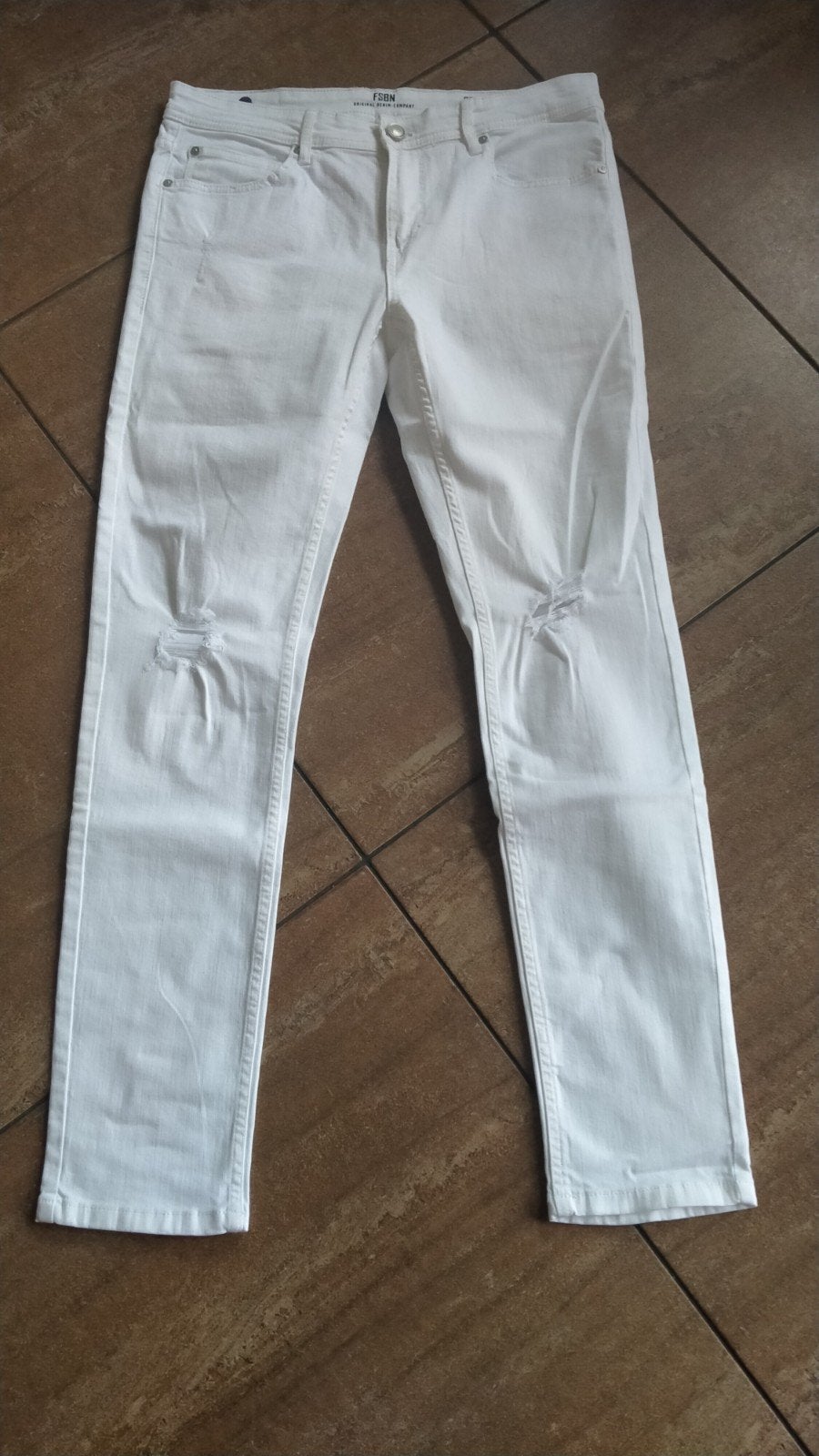 FSBN New Yorker skinny jeans scheuren thv knie, Kleding | Dames, Spijkerbroeken en Jeans, Wit, New Yorker, Ophalen of Verzenden