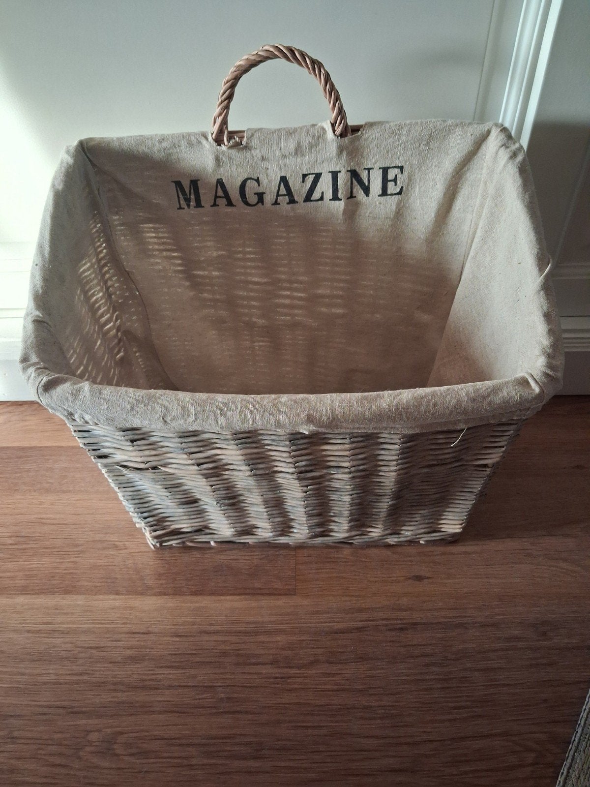 Mooie rieten boeken tijdschriften mand, Ophalen, Zo goed als nieuw