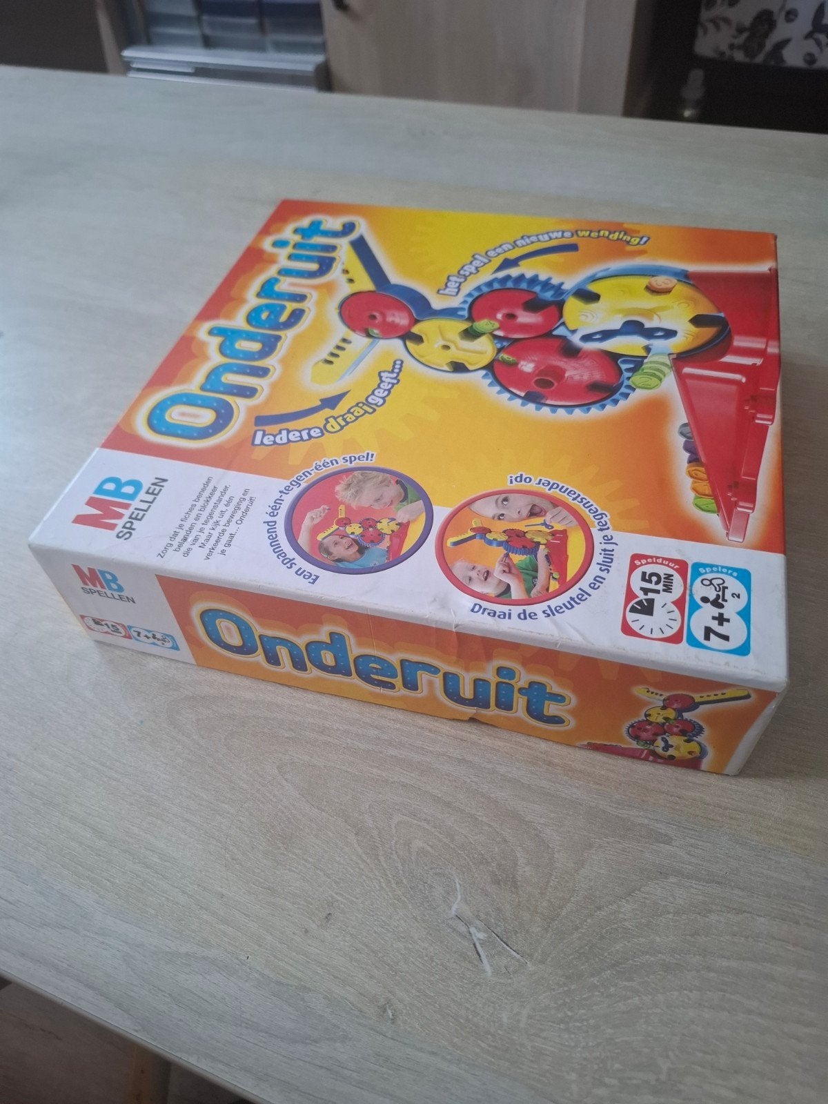 Onderuit bordspel van MB Spellen, compleet en in goede staat, Consumentenservice@hasbro.nl, Postbus 9010, 3500 GA Utrecht, Een of twee spelers