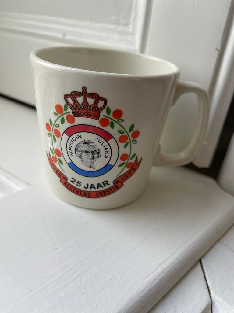 Vintage kopje Koningin Juliana 25 Jaar Regerend Vorstin, Ophalen of Verzenden, Gebruikt, Nederland, Servies