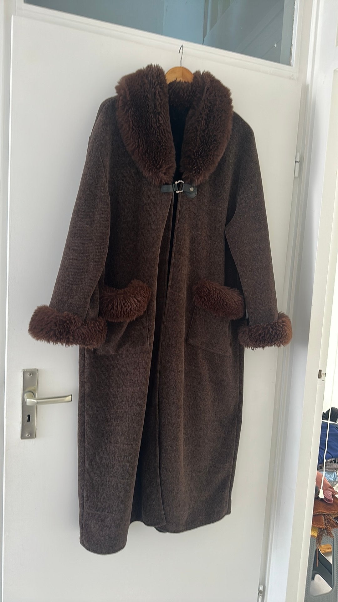 Mooie lange winterjas, Ophalen of Verzenden, Zo goed als nieuw, Maat 42/44 (L), Bruin