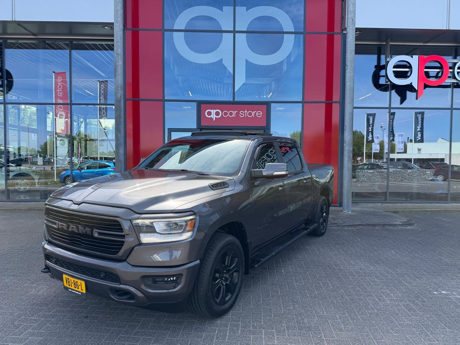 Dodge Ram 1500 5.7 V8 4x4 Crew Cab Laramie | Panorama | Stoe, Auto's, Dealer onderhouden, Stof, Gebruikt, 5654 cc