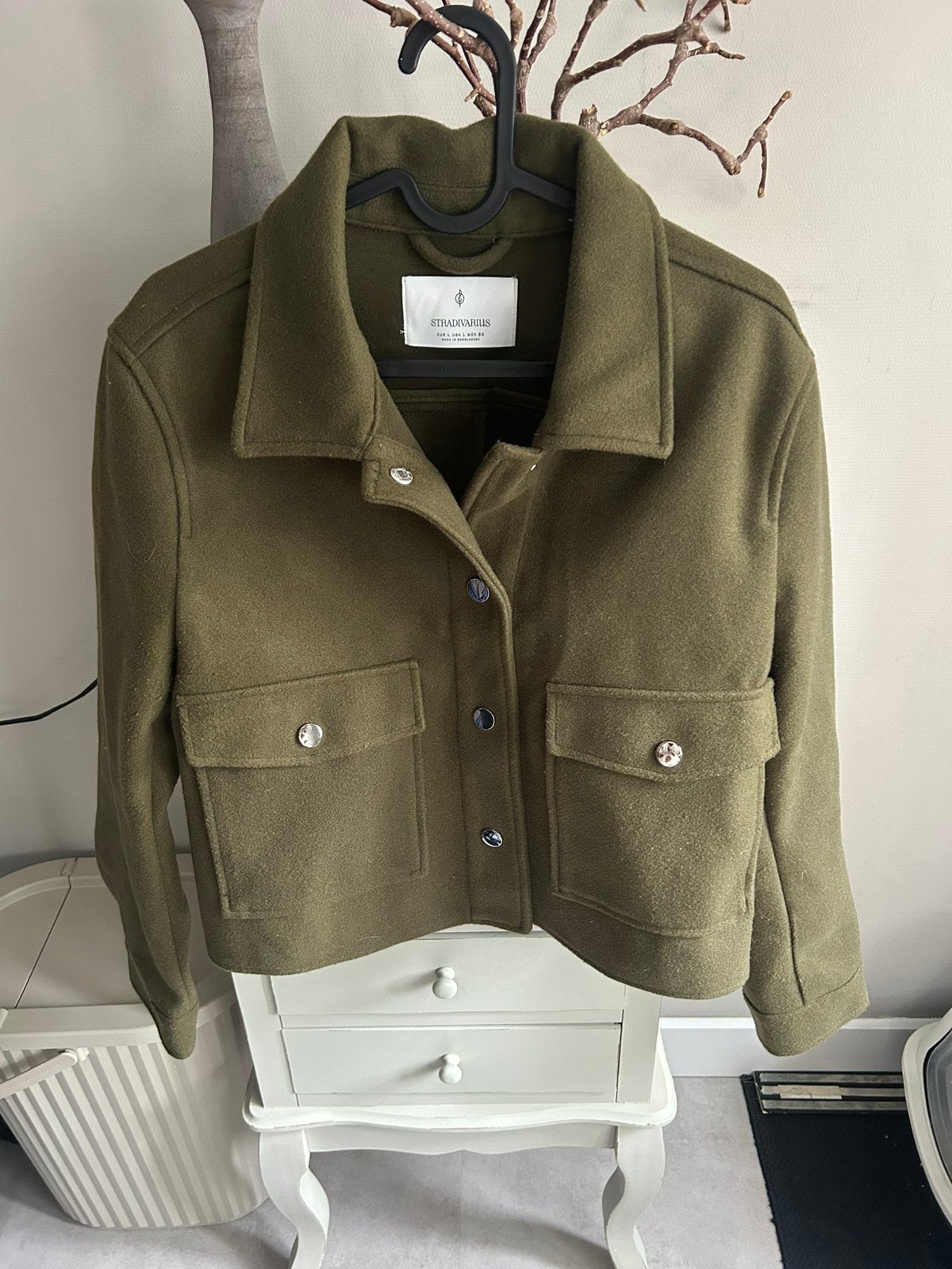 Nieuw! Stradivarius jack/jasje maat L khaki groen, Maat 42/44 (L), Nieuw, Ophalen of Verzenden, Jasje