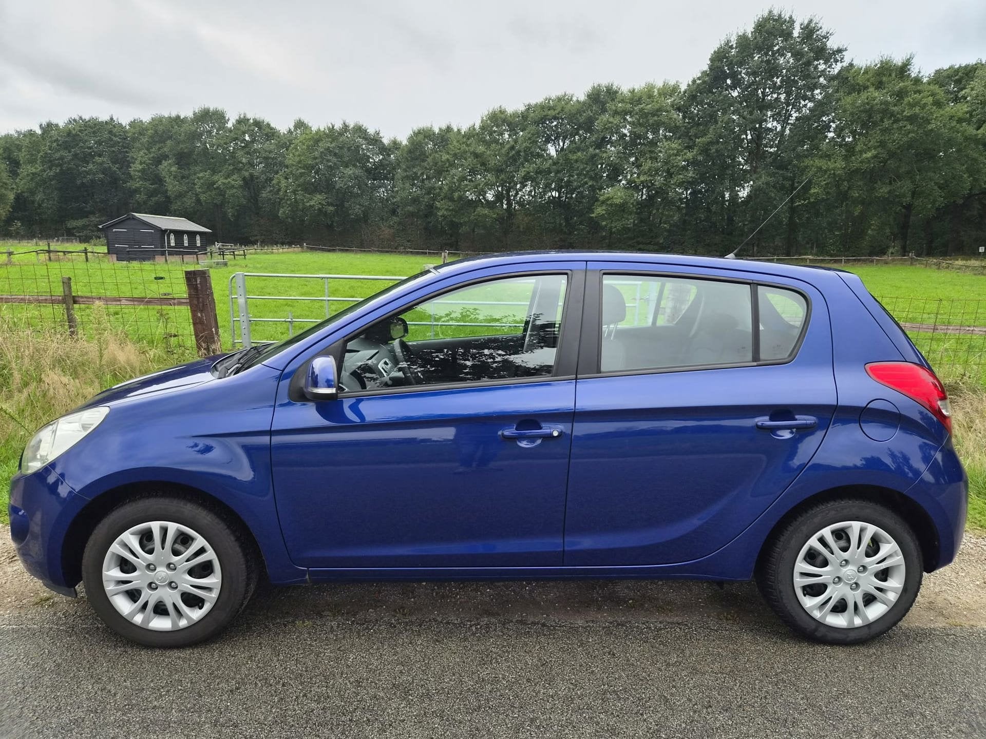Hyundai I20 1.2i i-Motion dealer ond. pas 67.000km, Gebruikt, 31 €/maand, 4 cilinders, Blauw