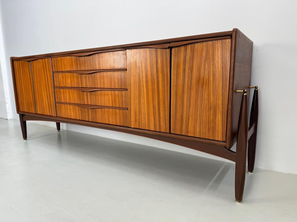 Zeldzaam vintage dressoir, Verzenden, Zo goed als nieuw, 25 tot 50 cm, 150 tot 200 cm