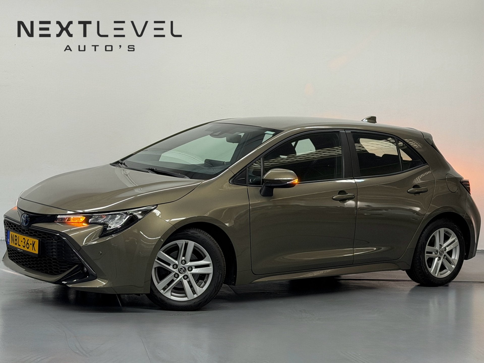 Toyota Corolla 1.8 Hybrid Active Camera Stoelverwar Dealeron, Auto's, Dealer onderhouden, Gebruikt, 4 cilinders, 23 km/l