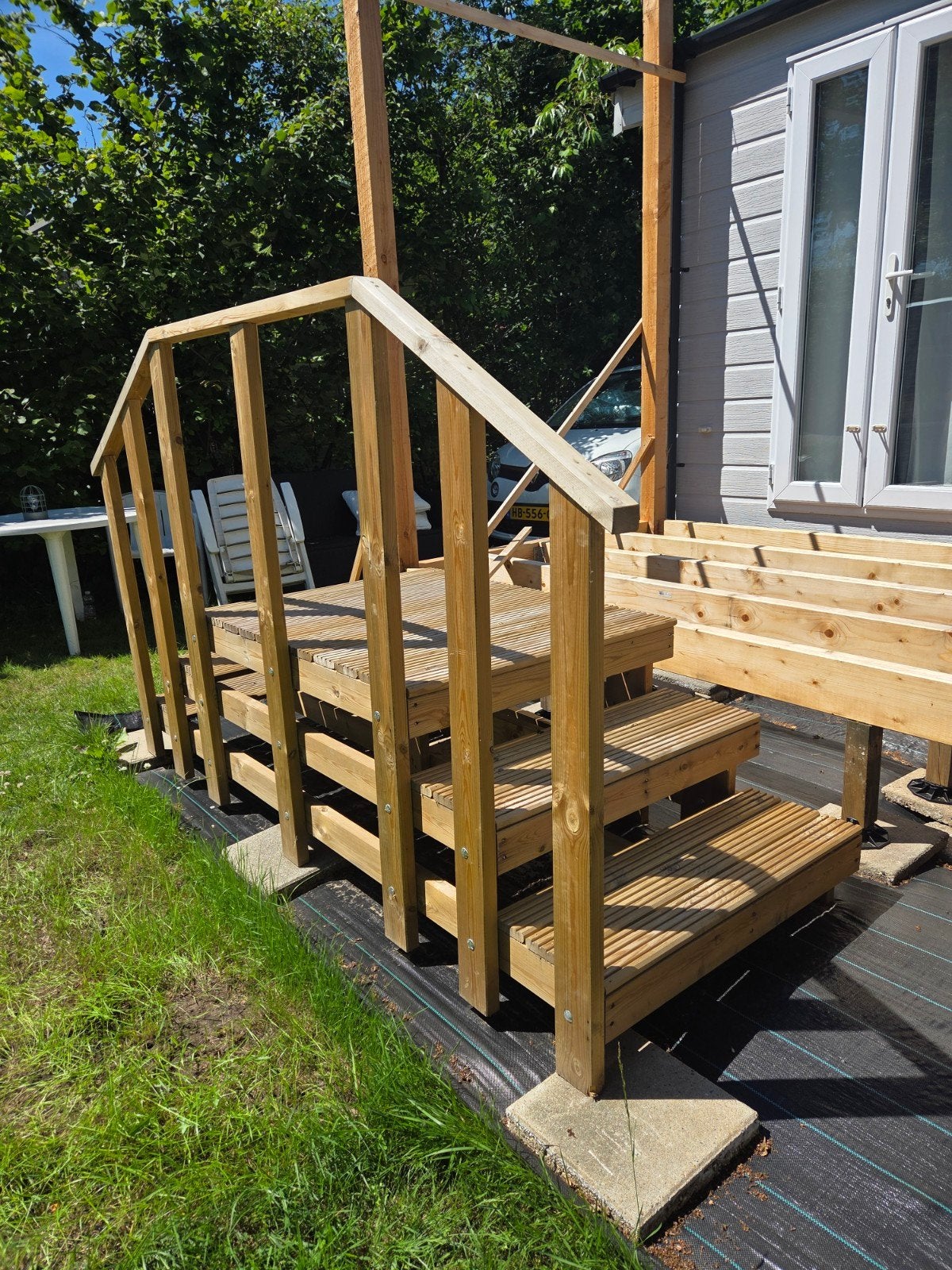Houten trap opstap met leuning - Nieuw - Zelhem (Achterhoek), Tuin en Terras, Ophalen, Nieuw, Hout
