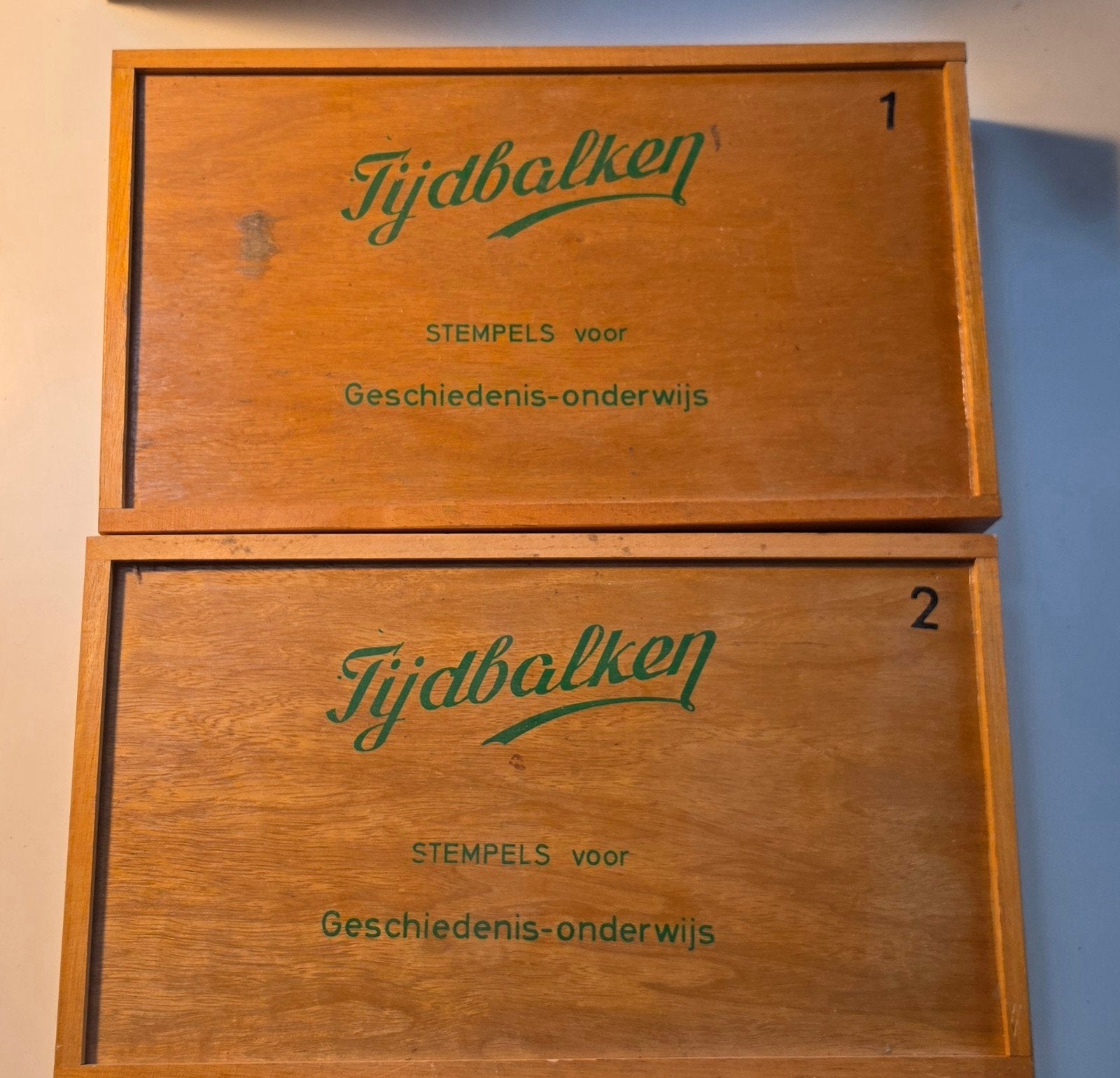 Twee kisten met tijdbalk stempels, Ophalen of Verzenden, Zo goed als nieuw