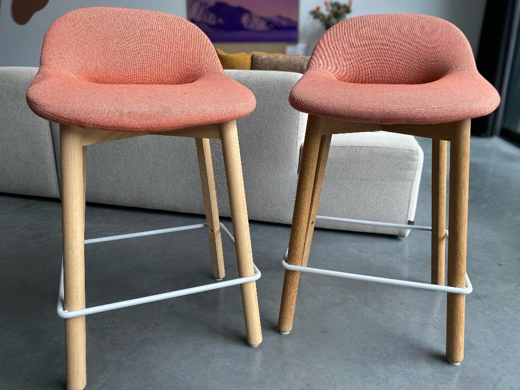 Set van 2 Artifort Beso Barkrukken 62 cm – Opknappers, Ophalen, Gebruikt, Met voetsteun, 60 tot 90 cm