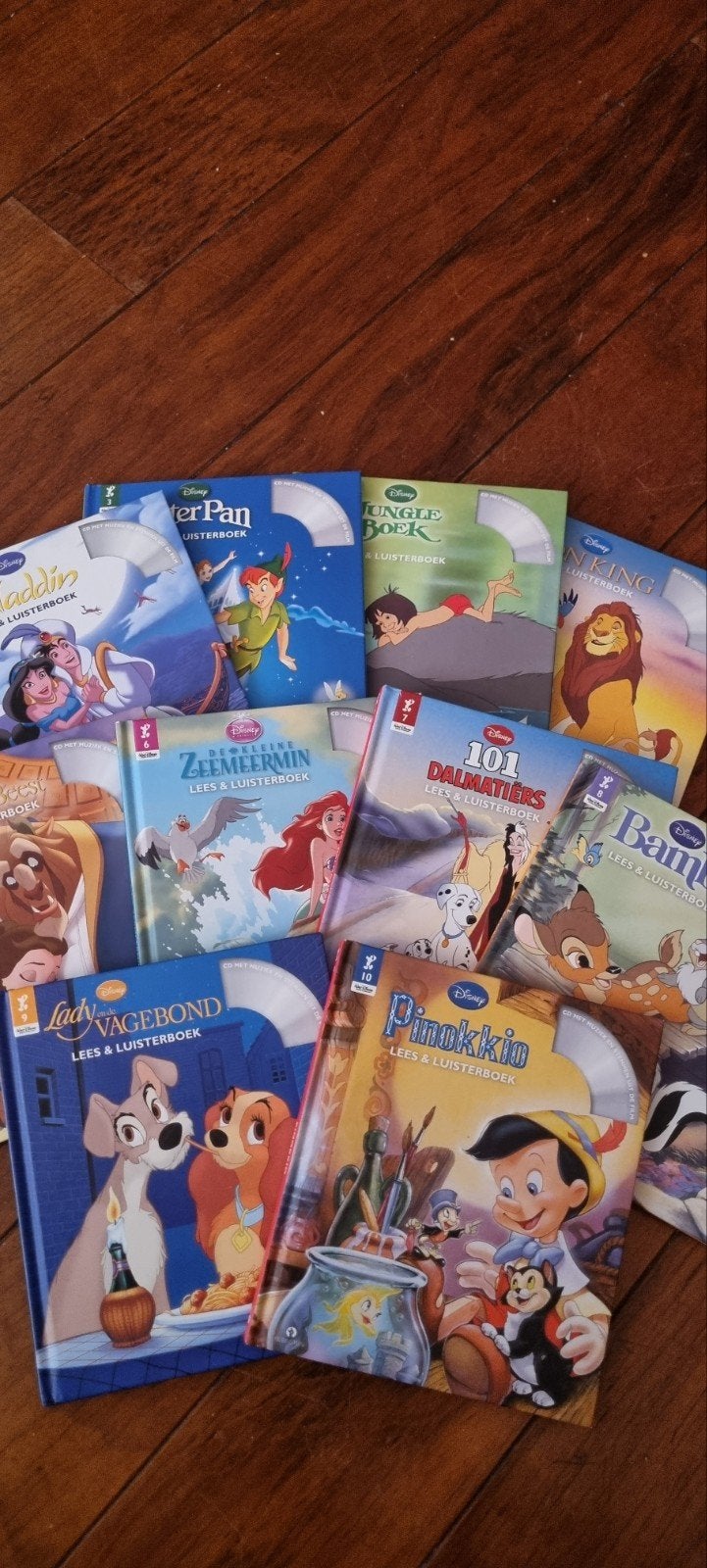 10 kinder boekjes + c.d om te luisteren en mee te lezen., Cd's en Dvd's, Ophalen of Verzenden, Zo goed als nieuw