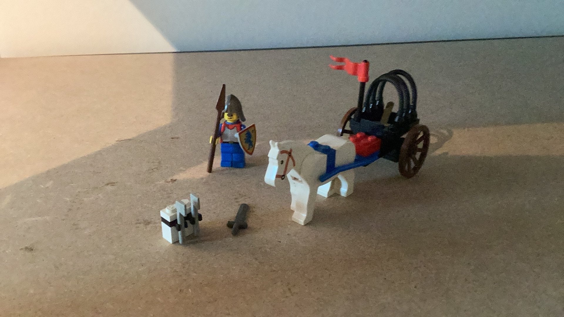 Lego 6016 knights arsenal ridder met paard en wagen, Ophalen of Verzenden, Gebruikt