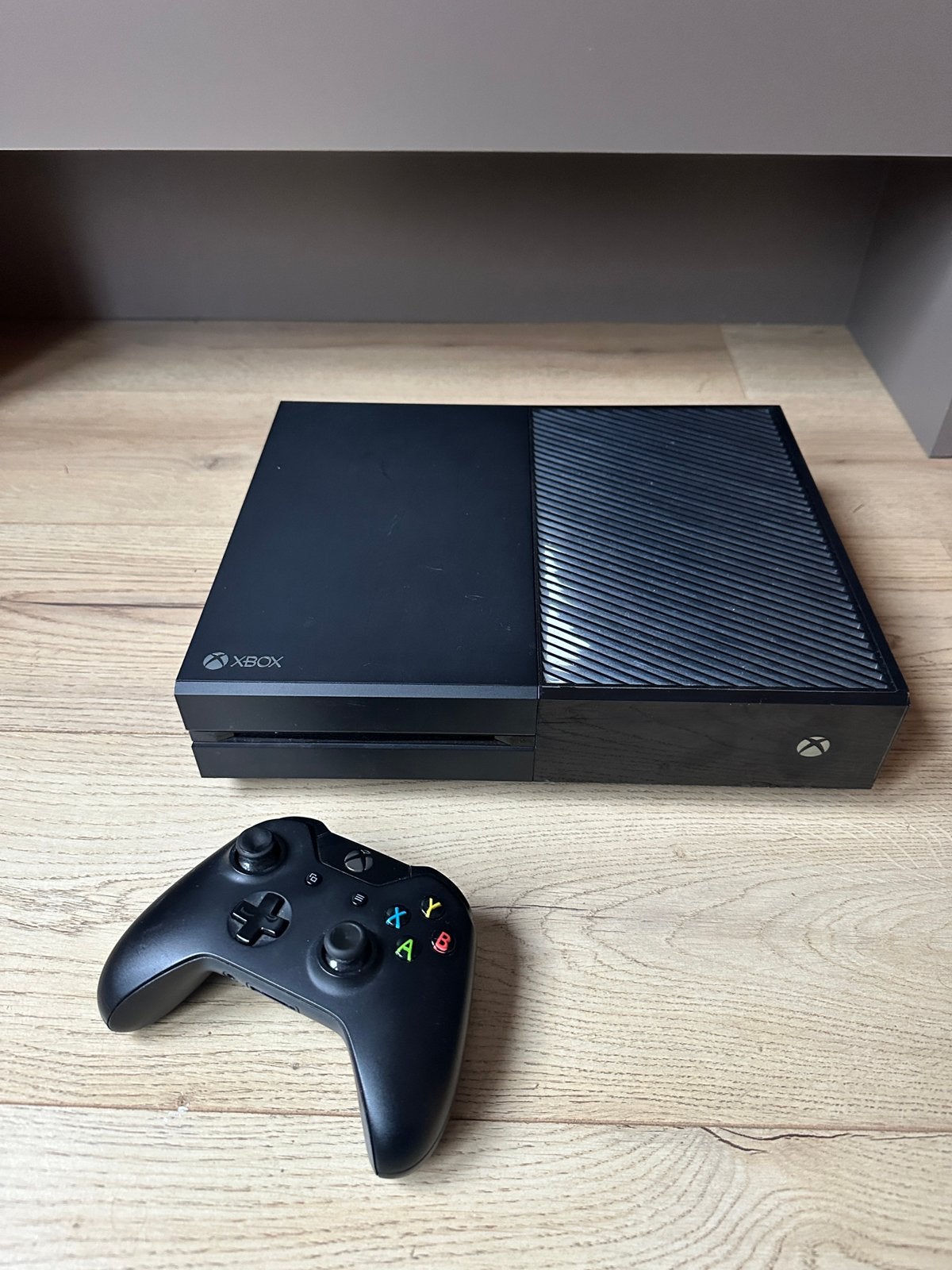 Xbox One + controller, Spelcomputers en Games, Ophalen, Zo goed als nieuw, 500 GB, Met 1 controller