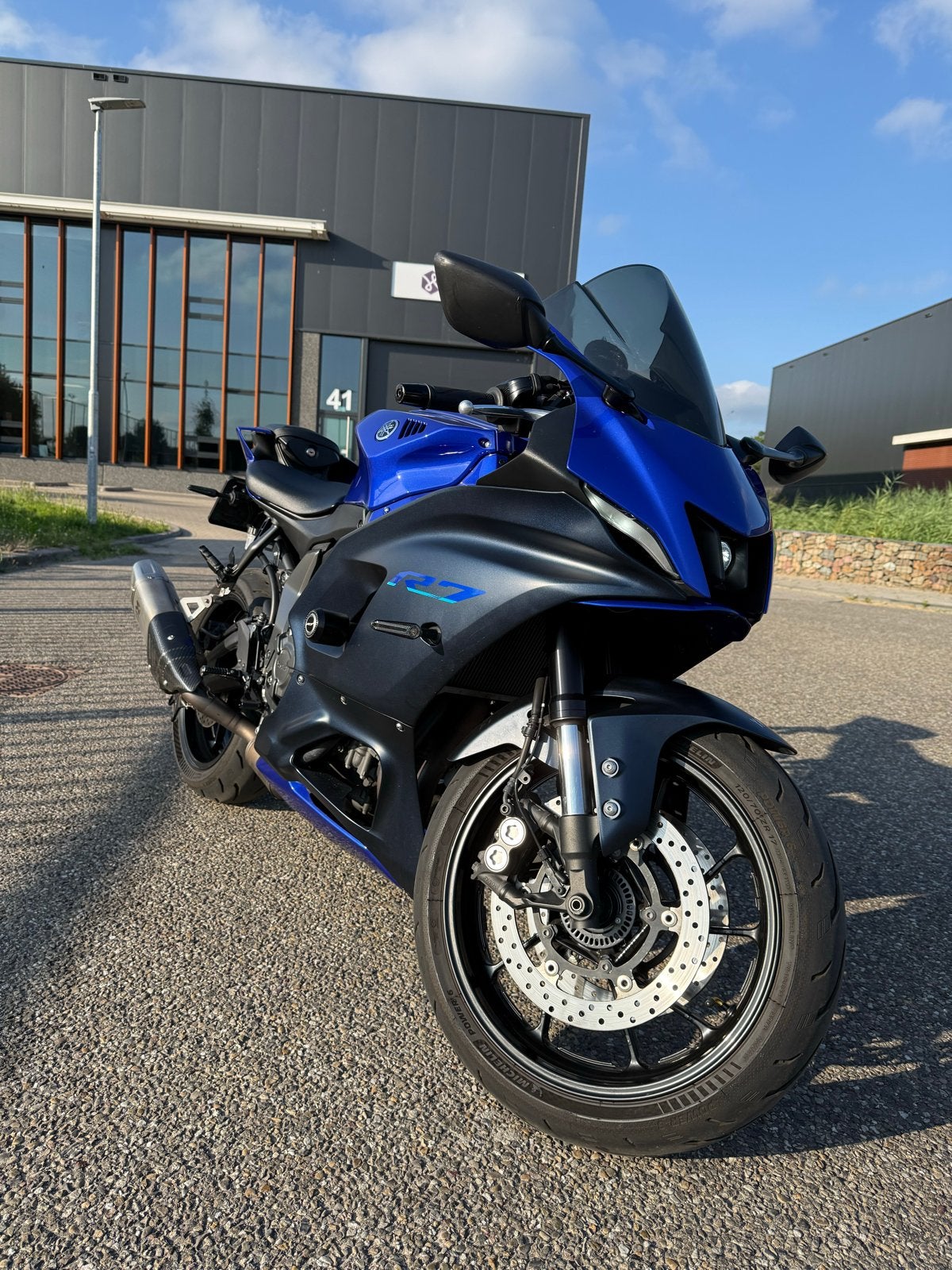 Yamaha R7 A2 (35kw) - Vol opties Akrapovic/Gilles/Quad Lock), 2 cilinders, Sportuitlaat, Gebruikt, Minimaal motorrijbewijs A2