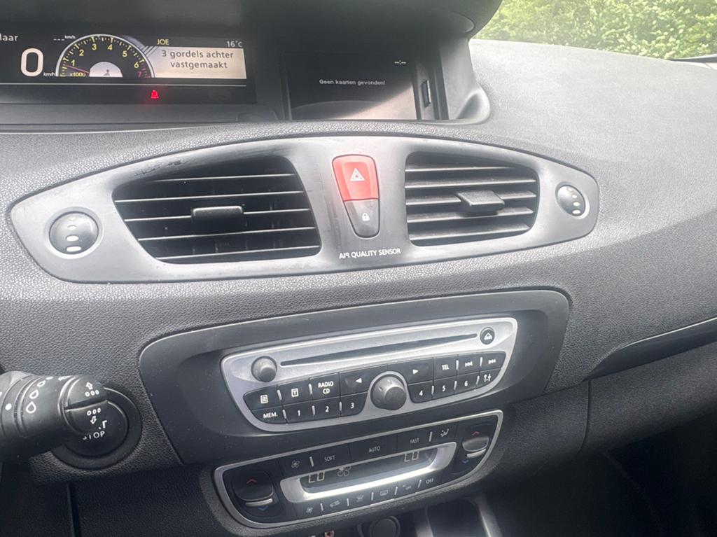 Foto 24 van Renault Grand Scenic 1.4 TCE 5P 2011 Grijs