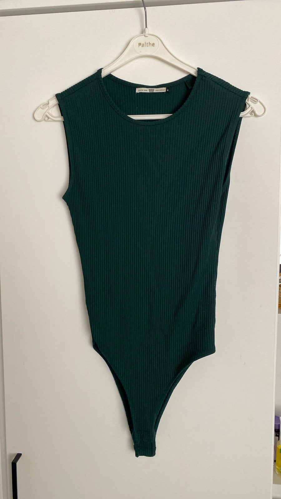 Donkergroene geribbelde bodysuit van America Today, Maat 38/40 (M), Ophalen of Verzenden, Zo goed als nieuw, Zonder mouw