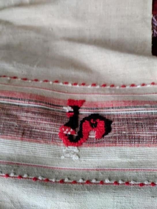 Vintage kleed met geborduurde Hanen, Antiek en Kunst, Ophalen of Verzenden