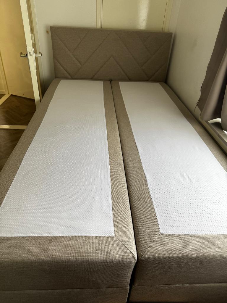 Boxspring met opbergruimte, Ophalen, Beige, Zo goed als nieuw, Twijfelaar