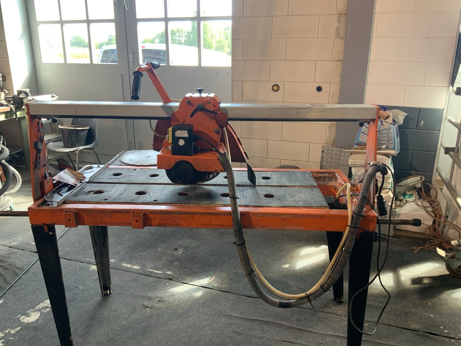 Steen Zaagtafel Brugmodel - 1000mm zaaglengte, Ø350mm blad, Doe-het-zelf en Verbouw, Gereedschap | Zaagmachines, Ophalen of Verzenden